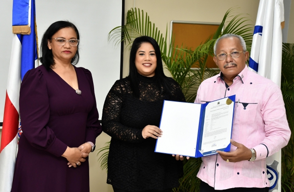 Acto de entrega Patente Modelo de Utilidad “Viscosímetro Automático de Copas”